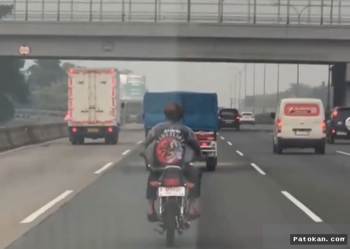 Pengendara RX King Tanpa Helm Nekat Masuk Tol Jagorawi Ditilang Polisi