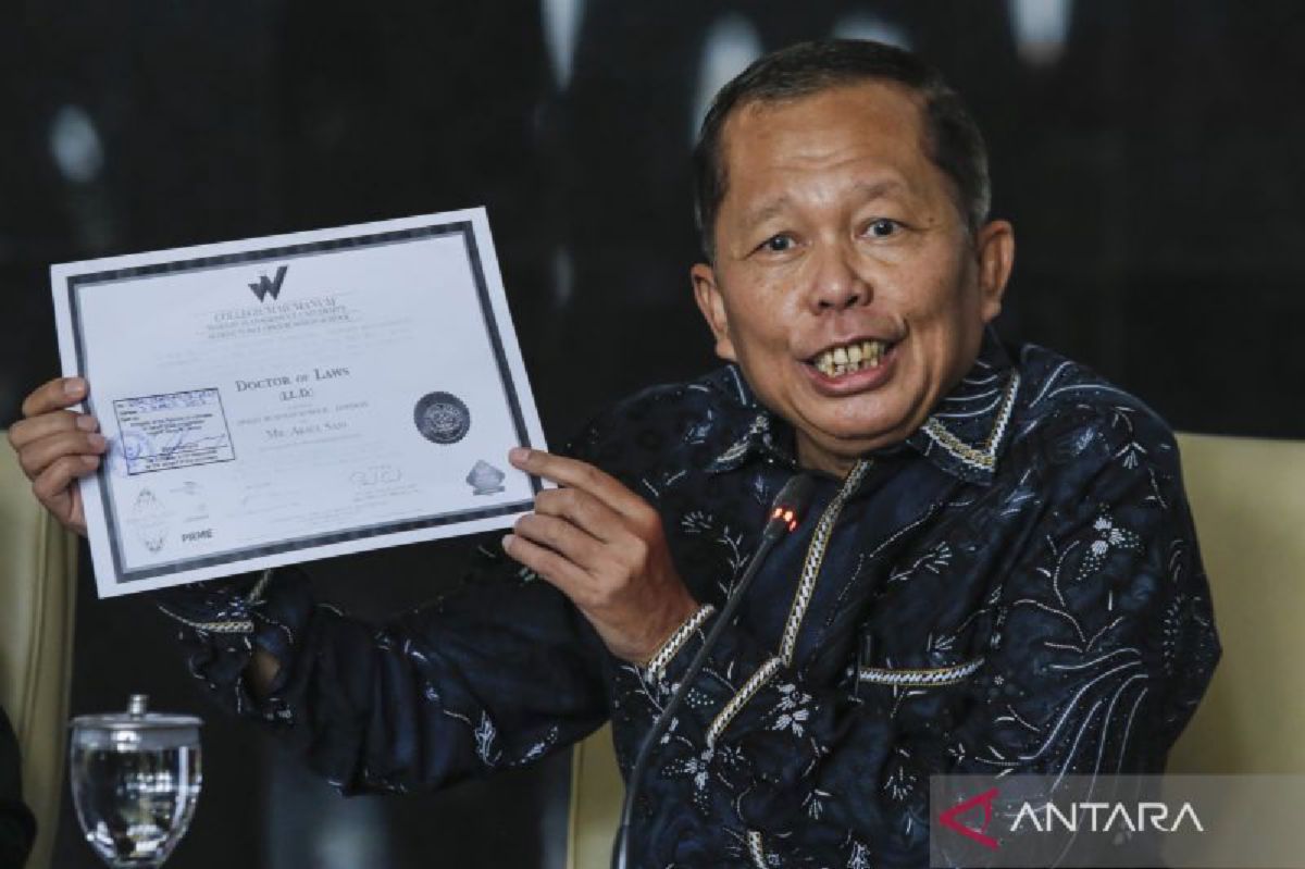 Arsul Sani Resmi Dilantik sebagai Hakim Konstitusi